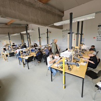 Kreatives Löten im SciLab: Die Klasse 6d bringt Elektronik zum Leuchten